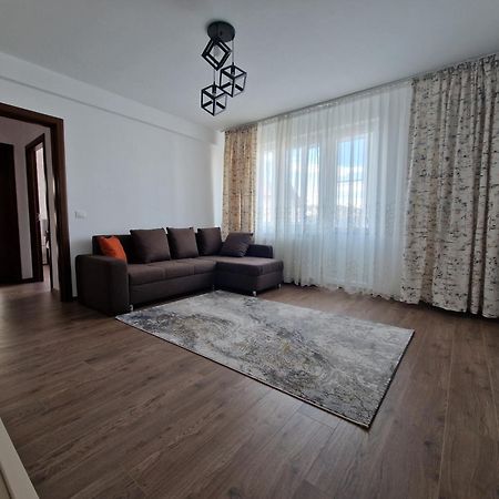 Downtown Apartment Râmnicu Vâlcea Buitenkant foto